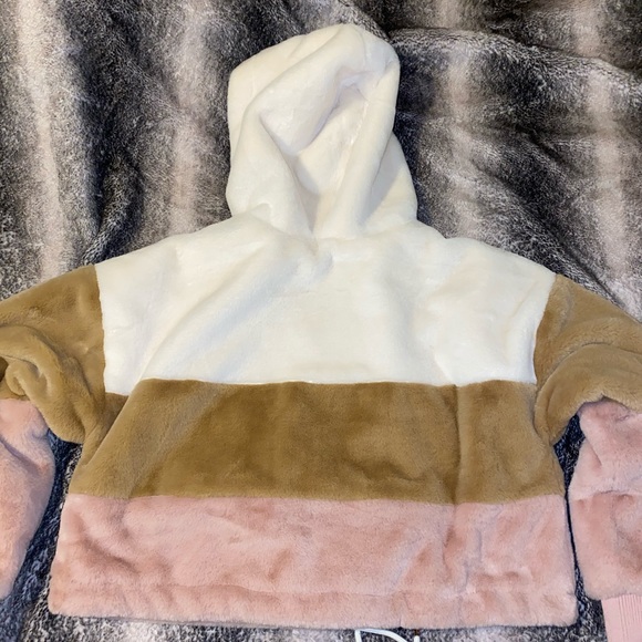 ***SOLD*** Fleece sweater crop half zip - Picture 2 of 3